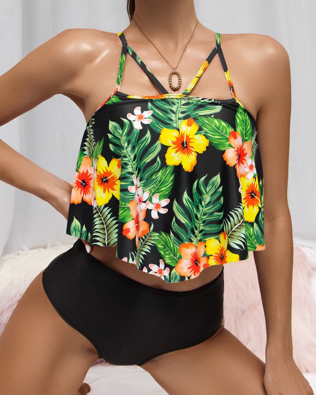 Bikini con corte tropical y floral